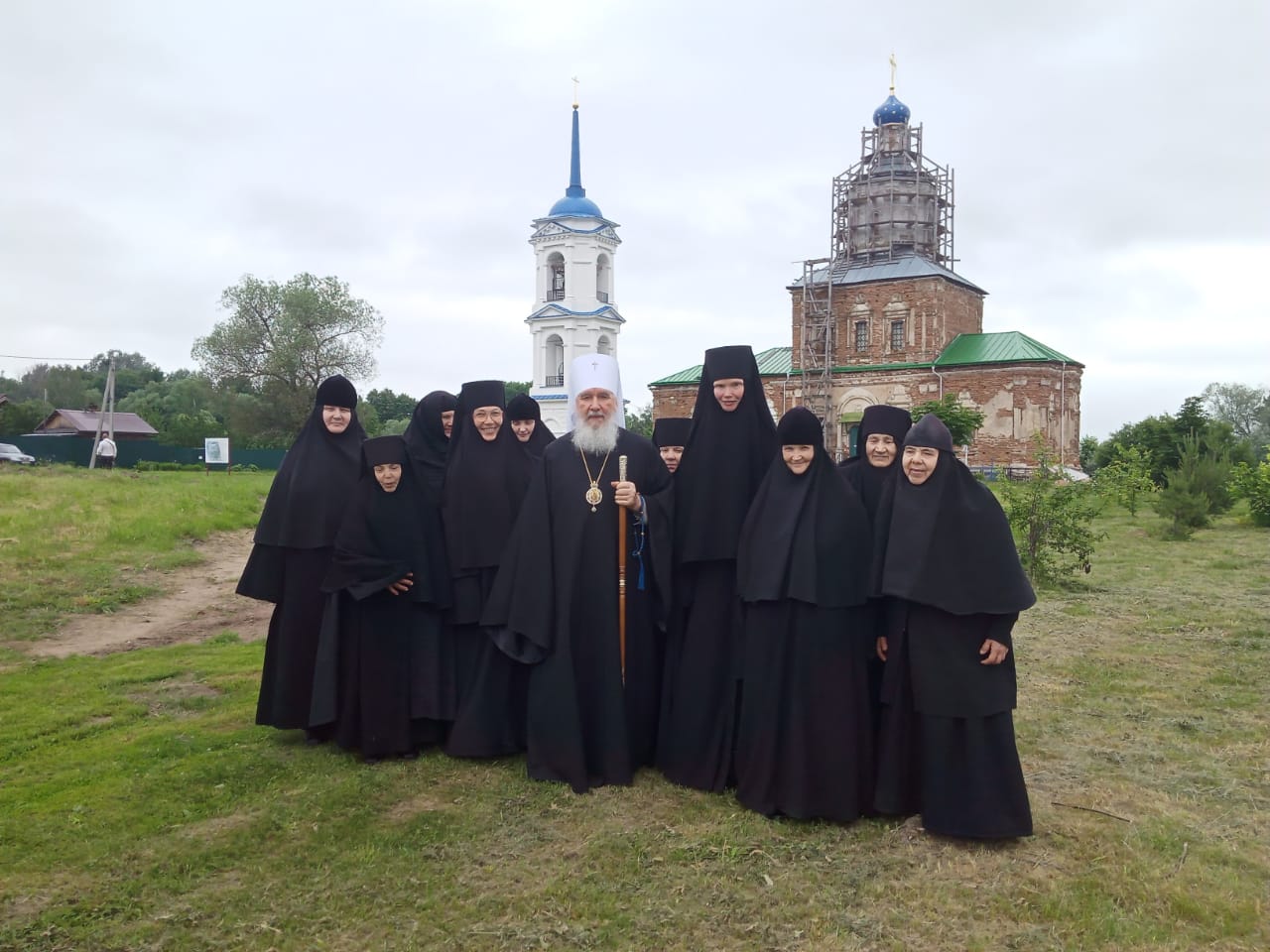 Перед восстановлением. Свято-Успенский Шаровкин монастырь. Успенский Шаровкин женский монастырь. Шаровкин монастырь Калужская область. Женский монастырь Шаровкин монастырь.